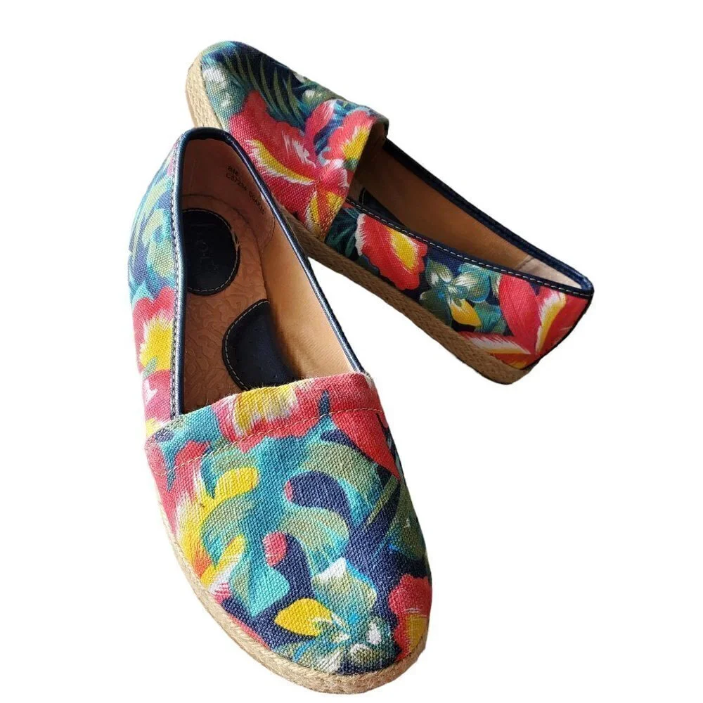 B.O.C. FLORAL CANVAS SHOES SIZE 8